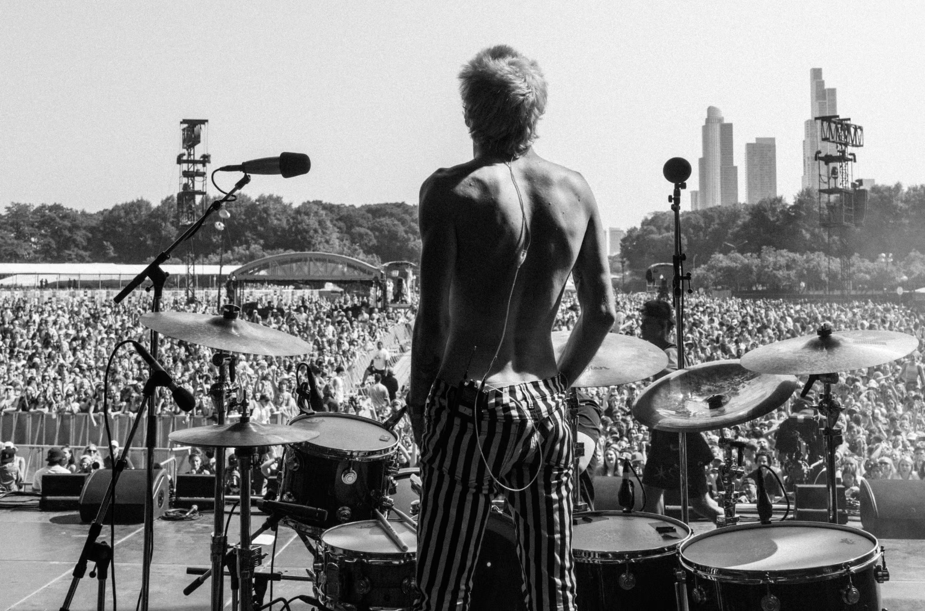 Tosh Peterson performing live